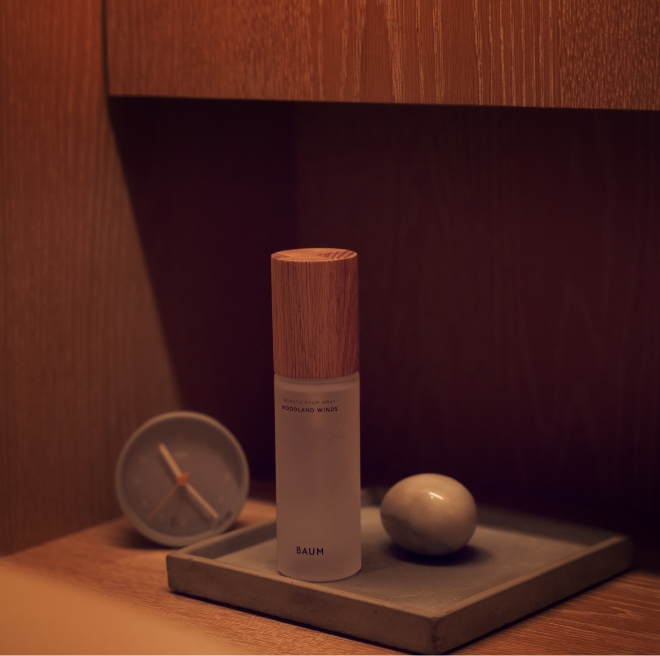 アロマティック ルームスプレー（全3品、各100mL、各6600円／レフィル各80mL、各3850円）