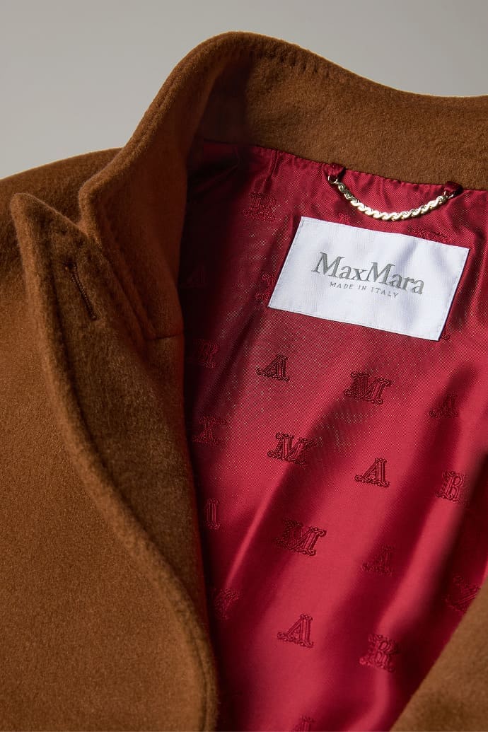 MERIDIAN COATのブランドラベルと裏地