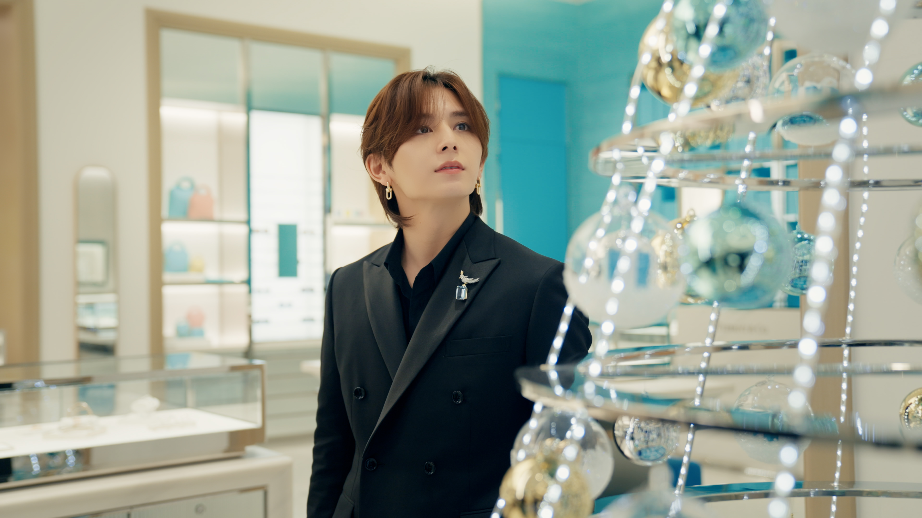 ティファニー」点灯式に山田涼介が登場大阪がホリデーの輝きで華やぐ